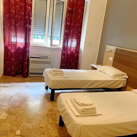 Hotel Bissi Милан Экстерьер фото
