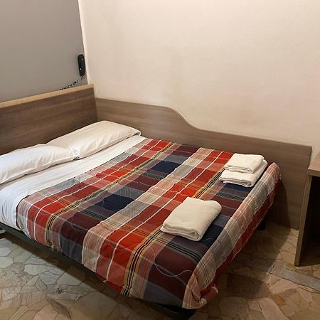 Hotel Bissi Милан Экстерьер фото