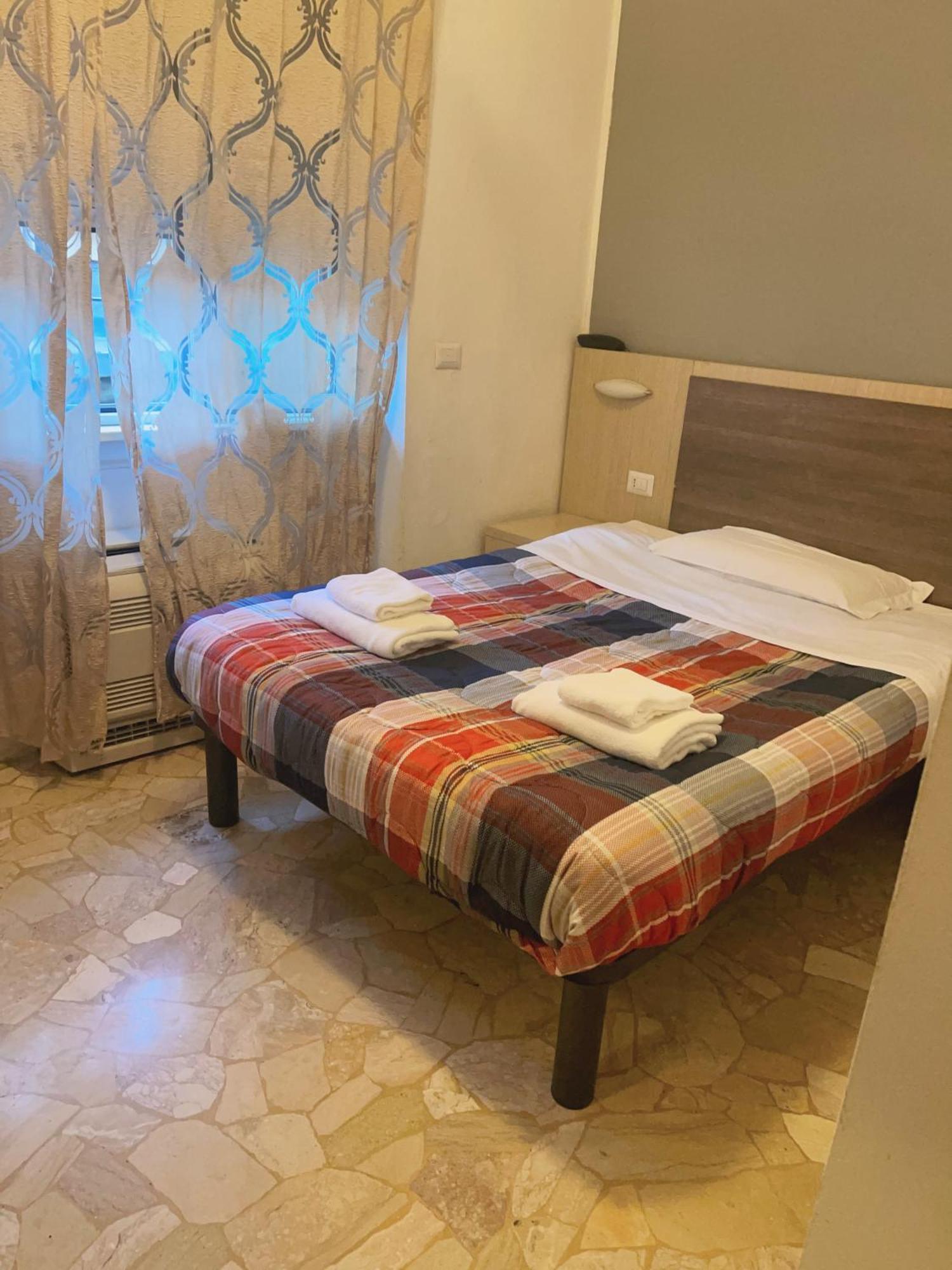 Hotel Bissi Милан Экстерьер фото