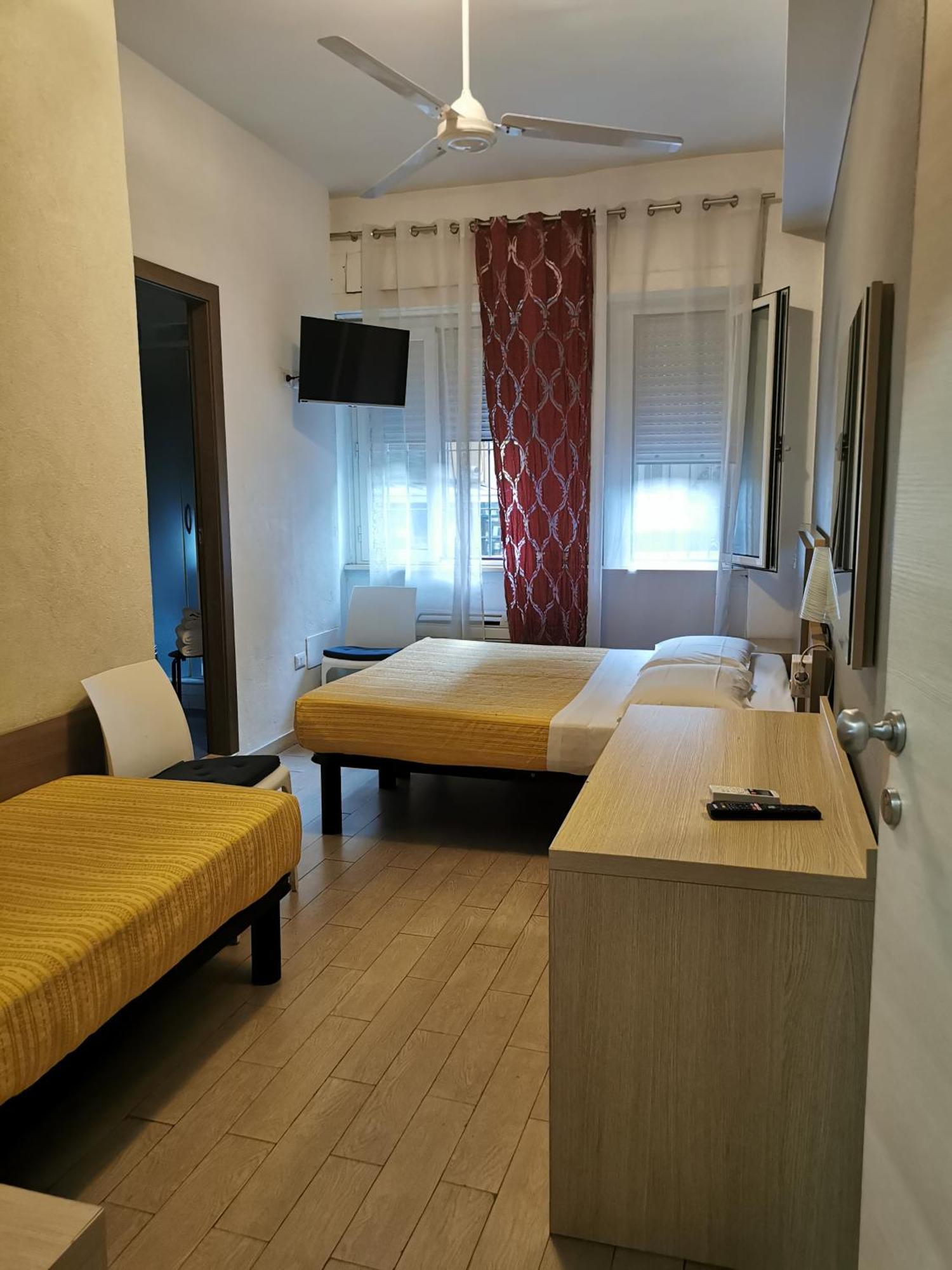 Hotel Bissi Милан Номер фото