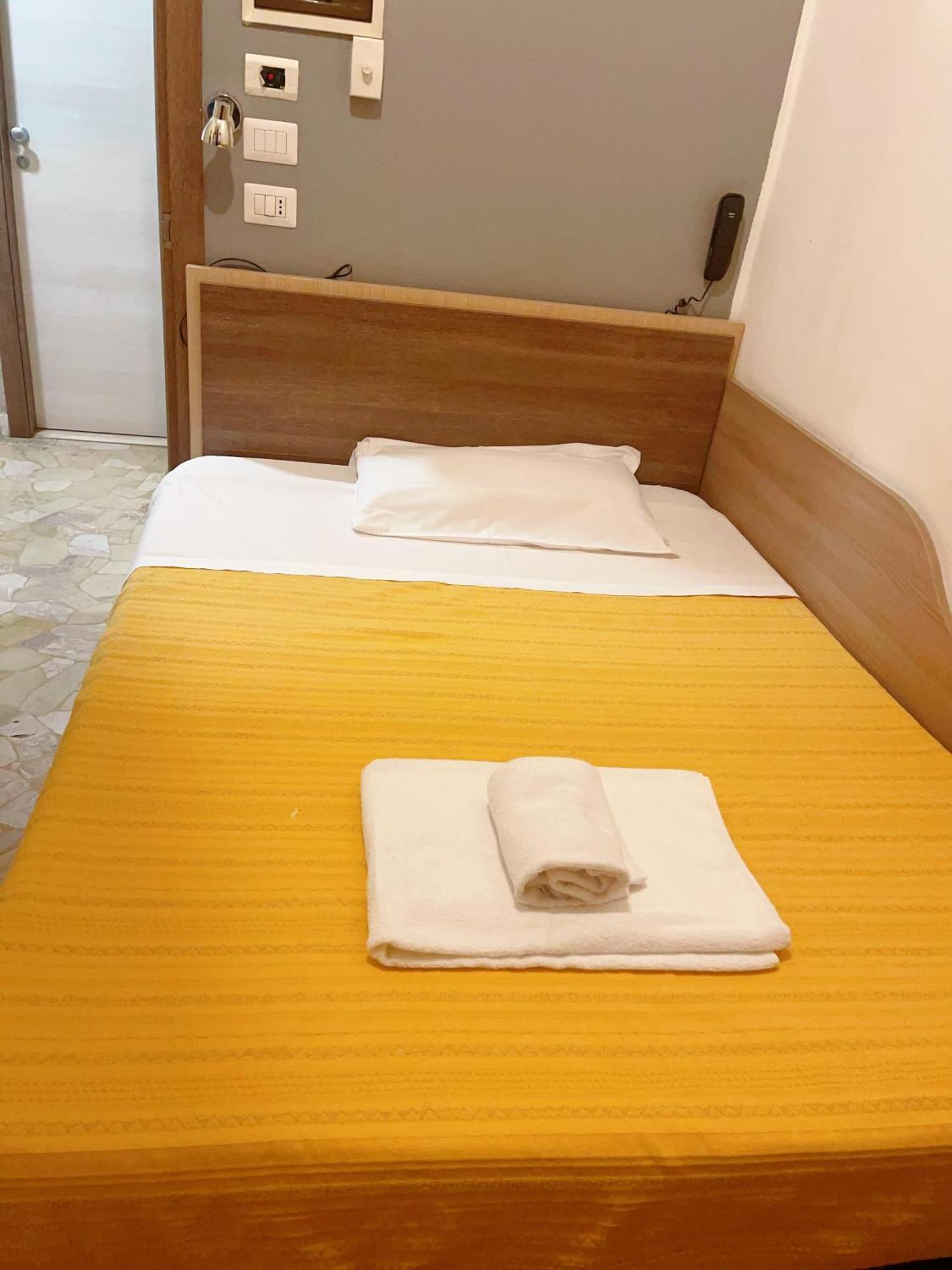 Hotel Bissi Милан Экстерьер фото