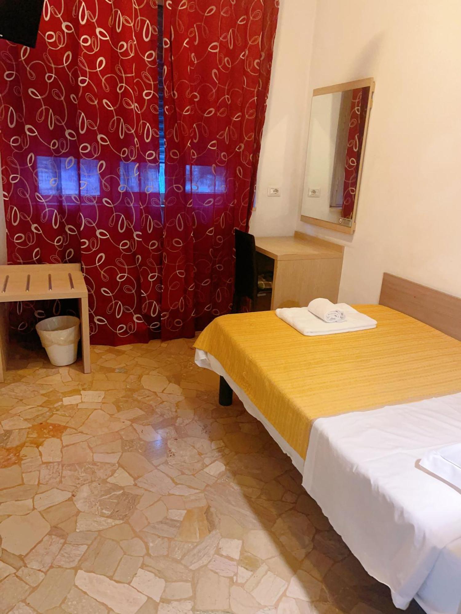 Hotel Bissi Милан Экстерьер фото