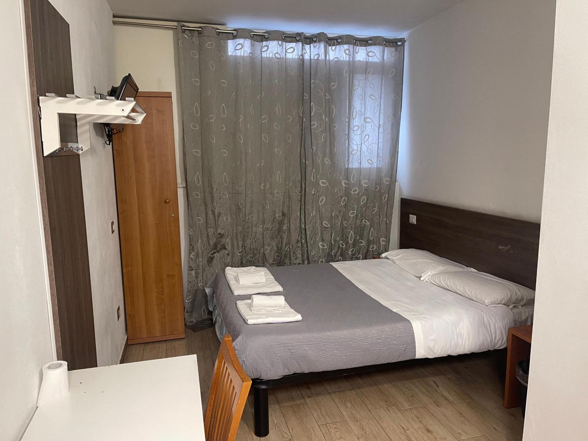 Hotel Bissi Милан Экстерьер фото